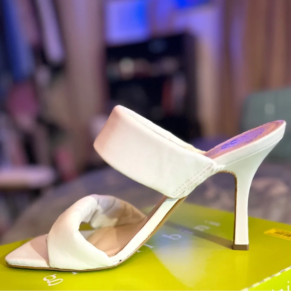Vince Camuto Brisette Sandal used in good condition only bottoms show any wear - Picture 12 of 16